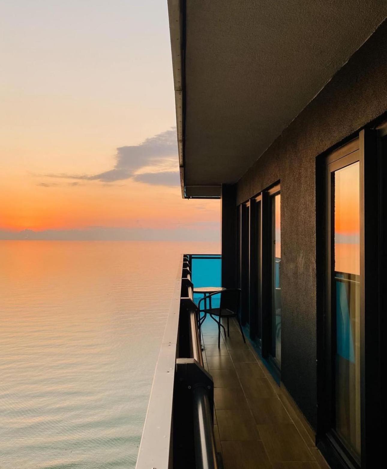 Luxury Panorama Sea View Apartment & Central Batumi Exterior foto